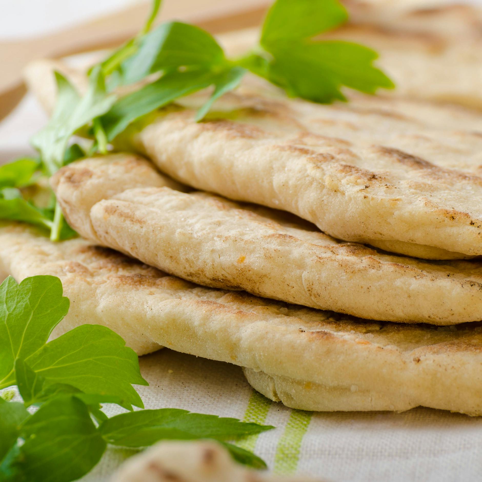 Griechisches Pita-Brot ganz einfach selbst machen: Hier ist das geniale Rezept