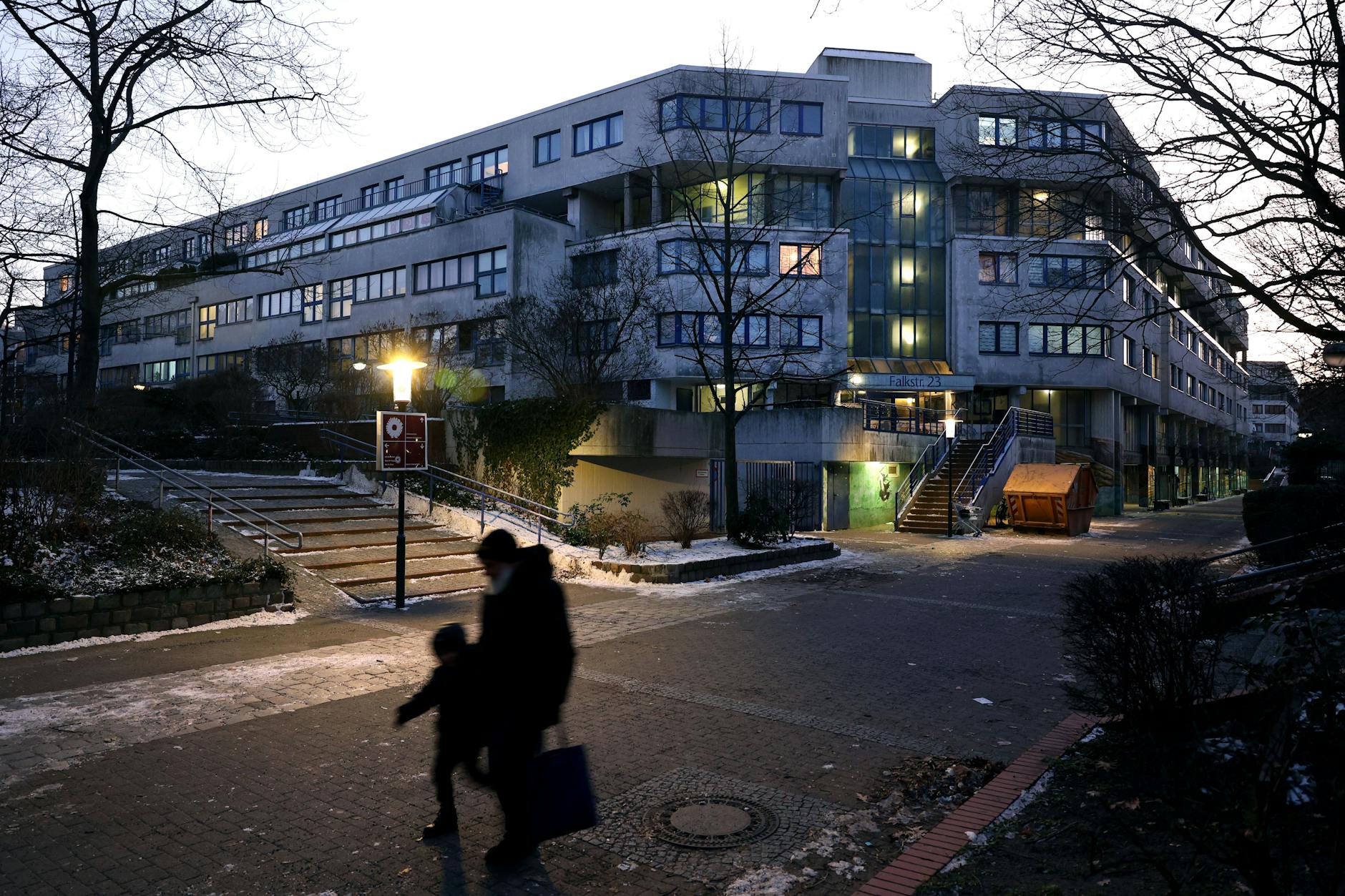 Die Rollberg-Siedlung: Beton und Glas sind hier im klassischen Chic westdeutscher Sozialbauten der 70er-Jahre vereint.