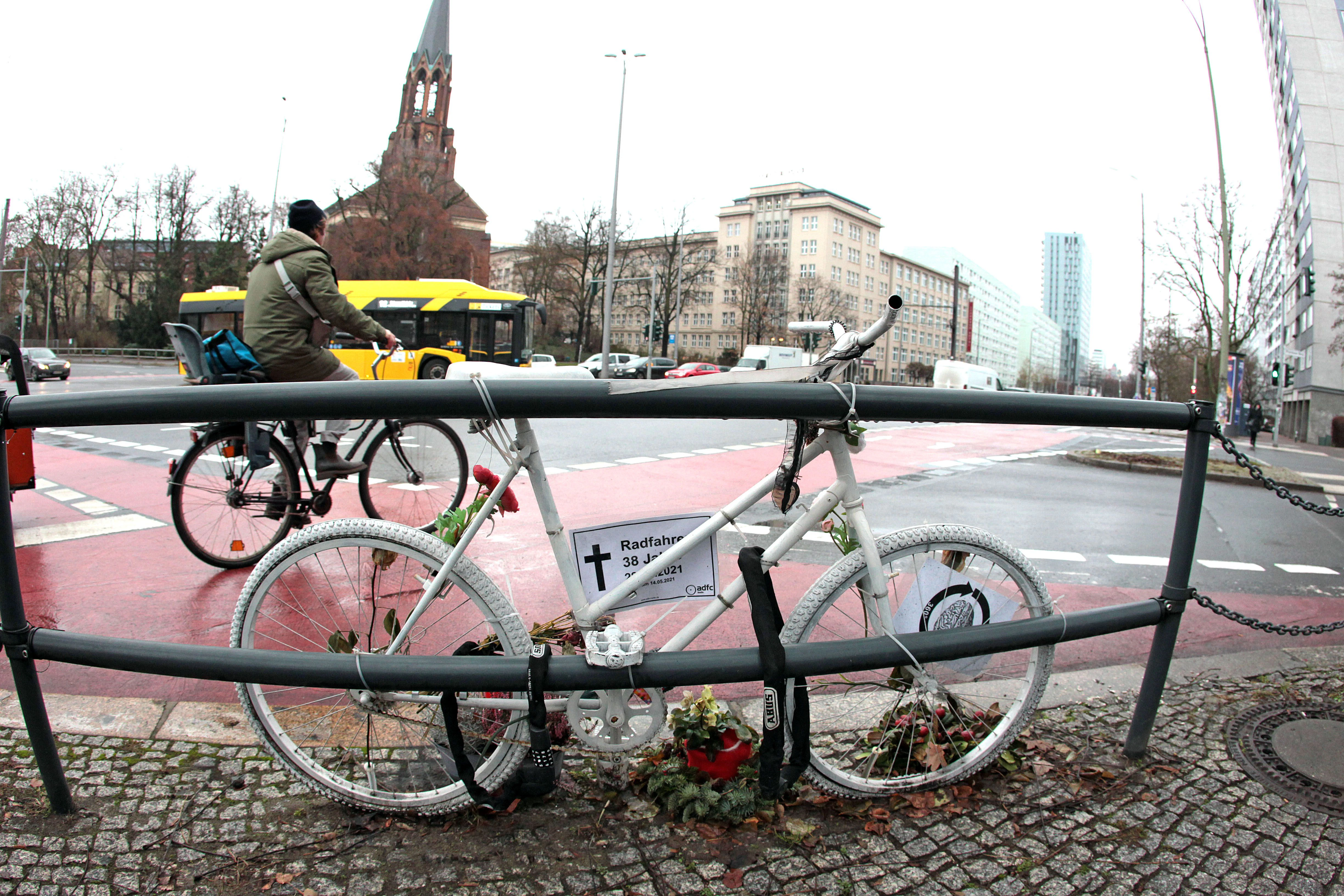 Lebensgefährlich: An dieser Doppelkreuzung Greifswalder Straße und Am Friedrichshain kamen 2021 zwei Radfahrerinnen ums Leben.&nbsp;