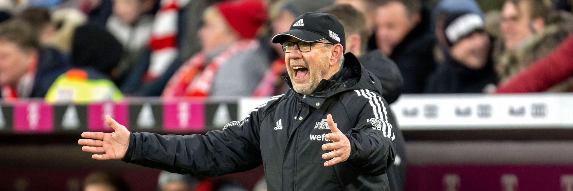 Urs Fischer, Trainer des 1. FC Union, sah, wie seine Eisernen beim FC Bayern die sonst so typische Köpenicker Kompaktheit vermissen ließen.&nbsp;