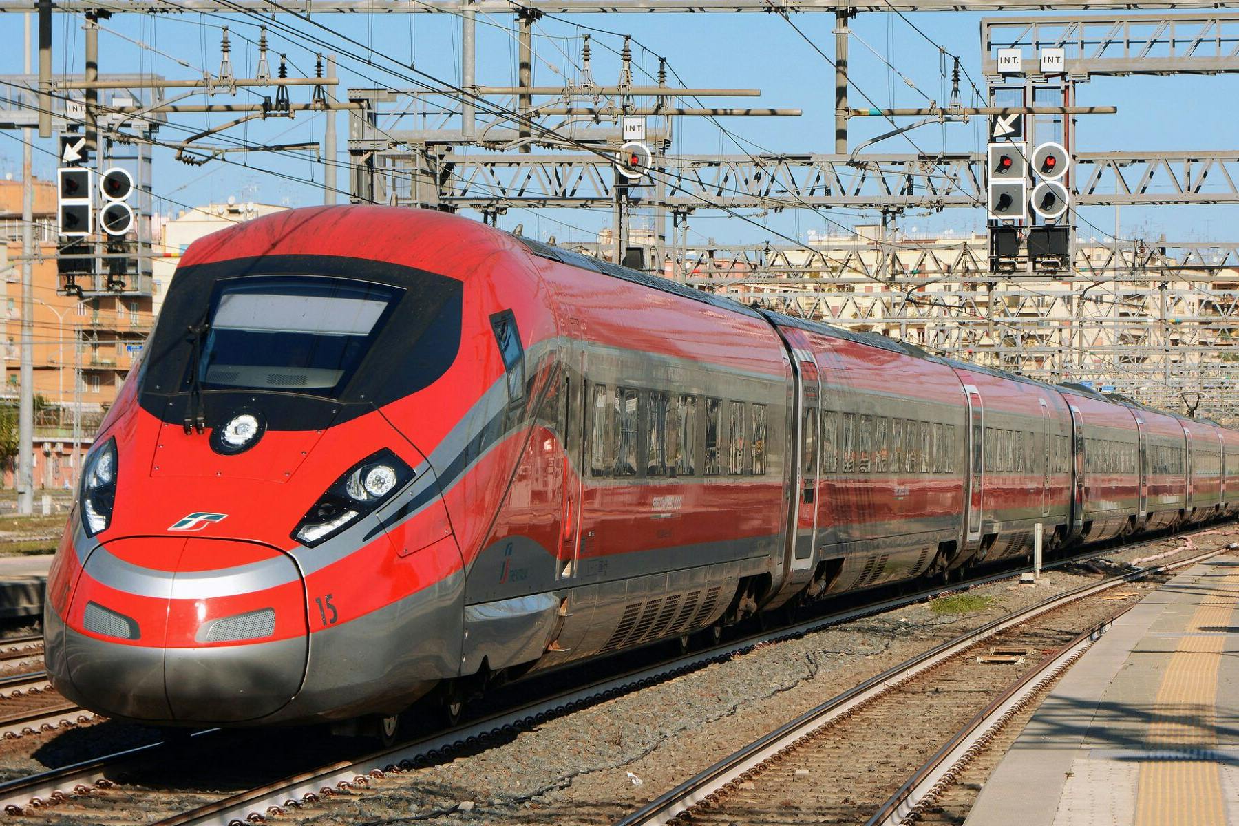 Fahren solche Züge künftig auch nach Berlin? Ein Frecciarossa 1000 („Roter Pfeil“) hält in Mailand.