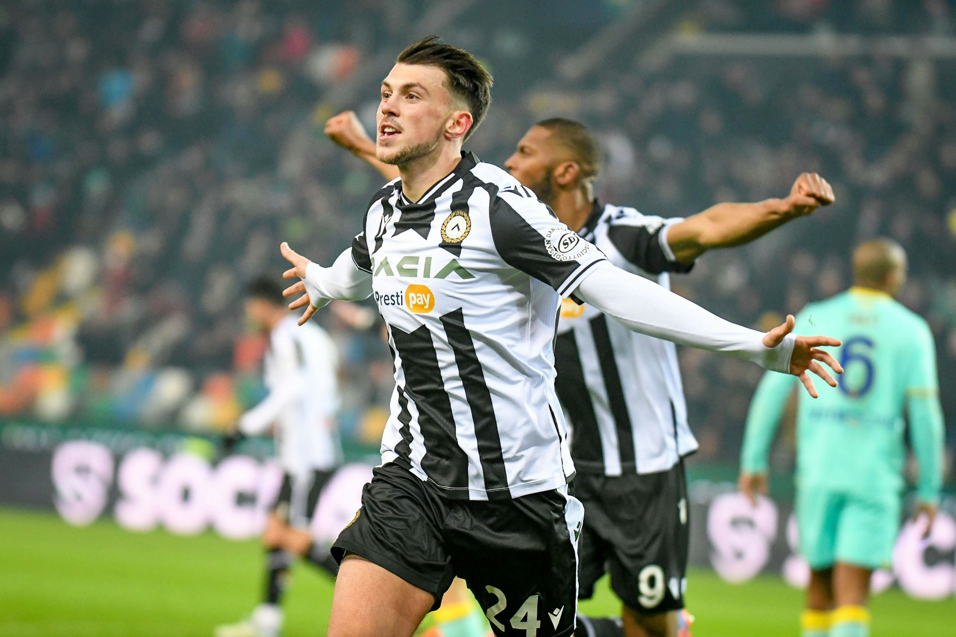 In Italien sorgt Lazar Samardzic bei Udinese Calcio mit Toren und Vorlagen für Aufsehen. Jetzt entschied sich der Berliner für Serbien, statt für Deutschland zu spielen.