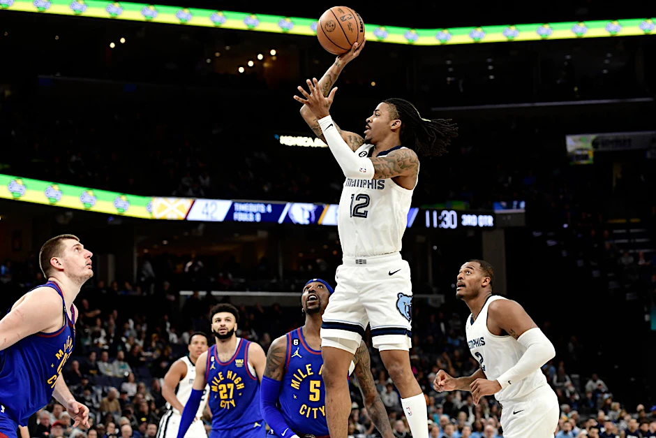 Grizzlies-Guard Ja Morant (M.) führte sein Team zum Sieg.  