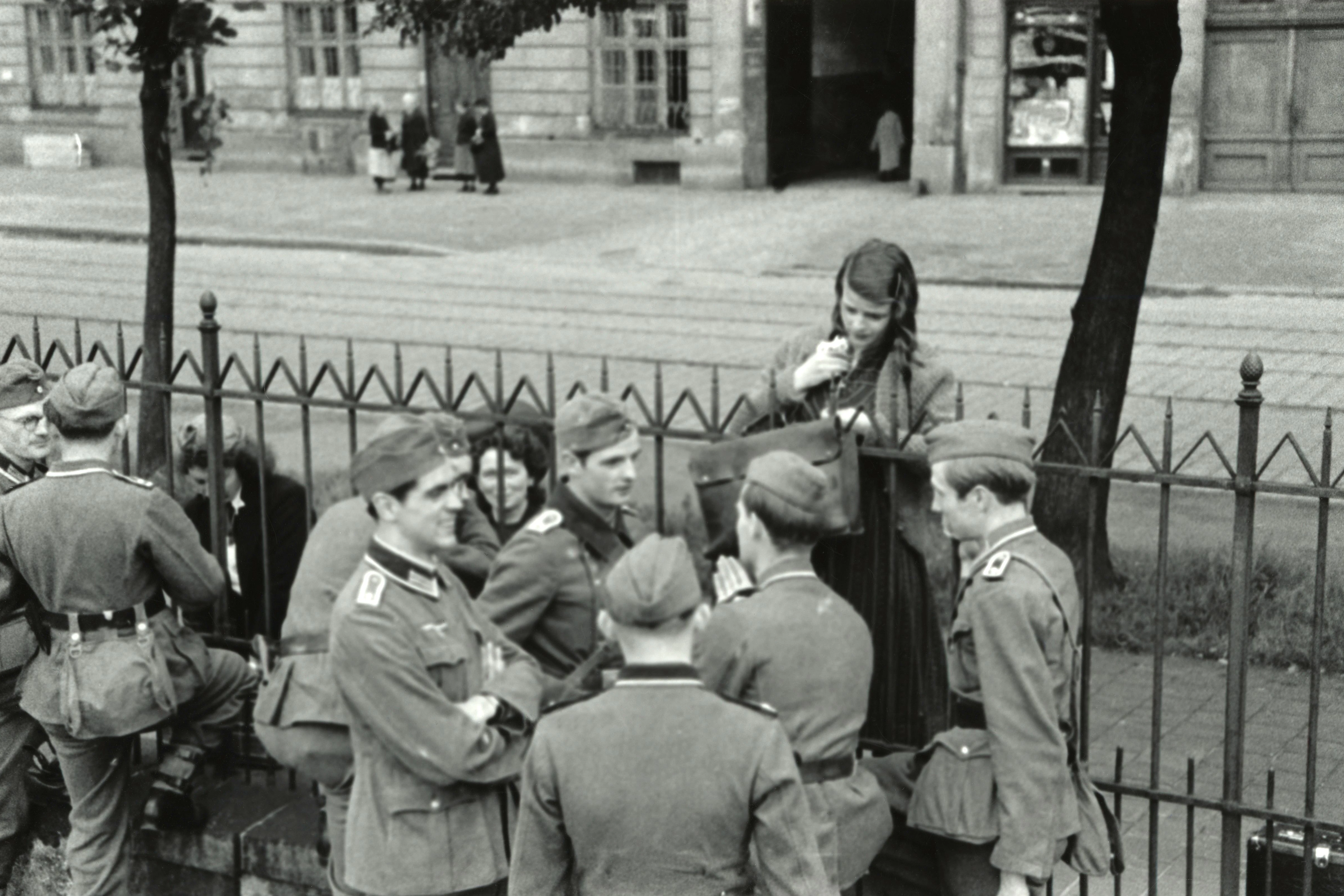 Sophie Scholl mit Mitgliedern der Widerstandsgruppe Weiße Rose