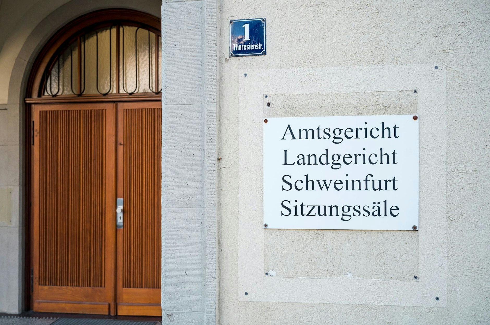 Der Eingangsbereich zum Landgericht Schweinfurt.  