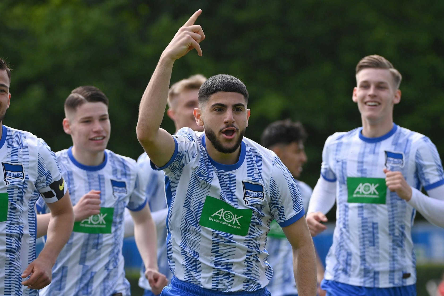 Jubelt Megatalent Teoman Gündüz (18) auch in Zukunft für Hertha BSC? Am Berliner sollen mehrere internationale Klubs Interesse haben. 