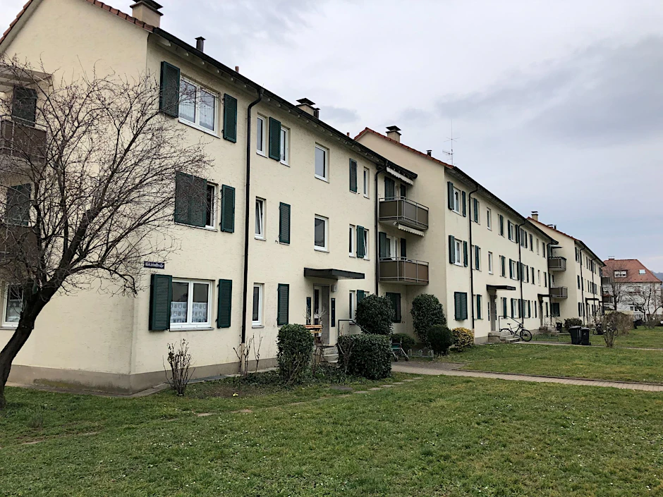 Wohnblocks der Wohnbau Lörrach: Die Stadt will die Wohnungen umwandeln und ein Flüchtlingsheim schaffen.&nbsp;