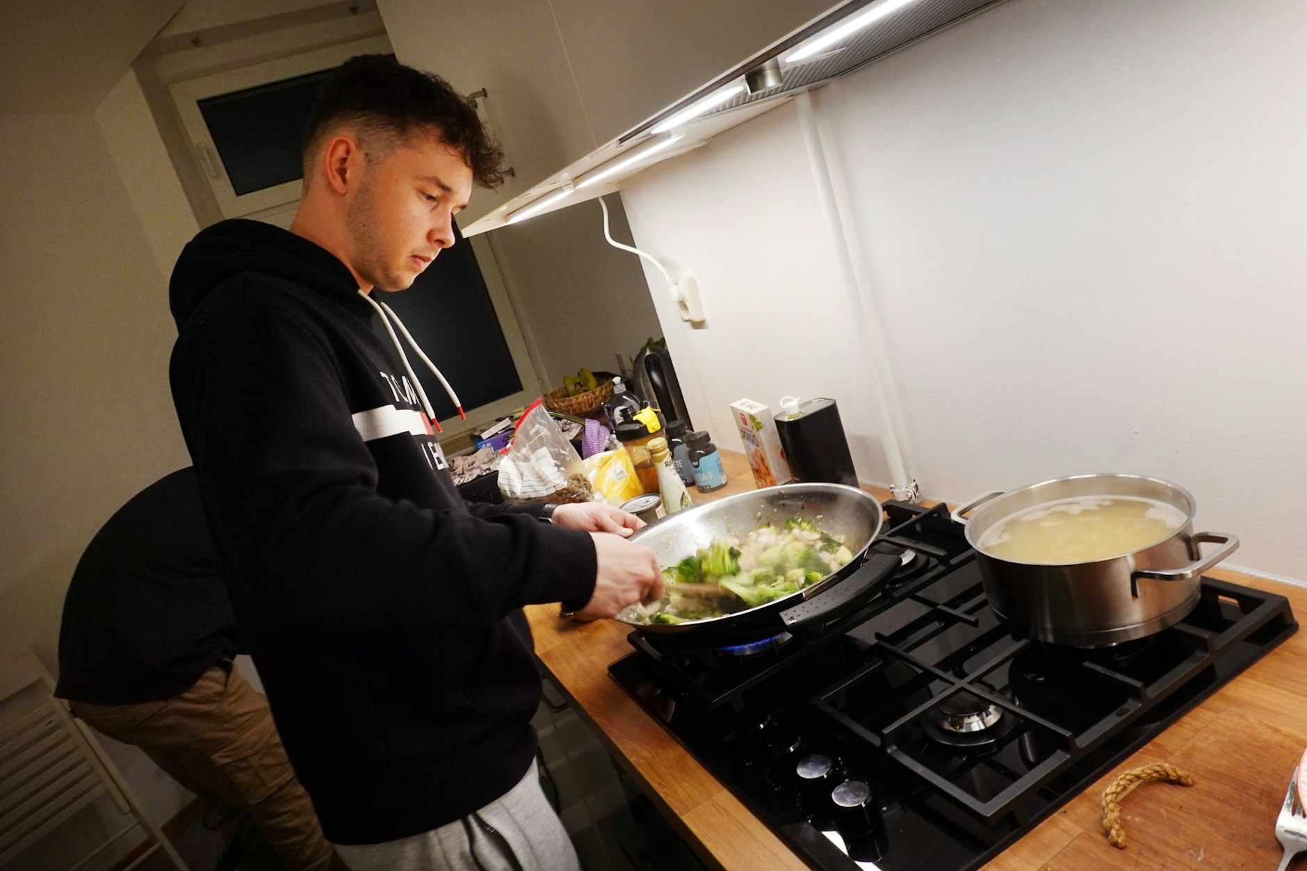 Trotz Preisbremse müssen viele Mieter hohe Abschlagszahlungen für Strom und Gas zahlen.