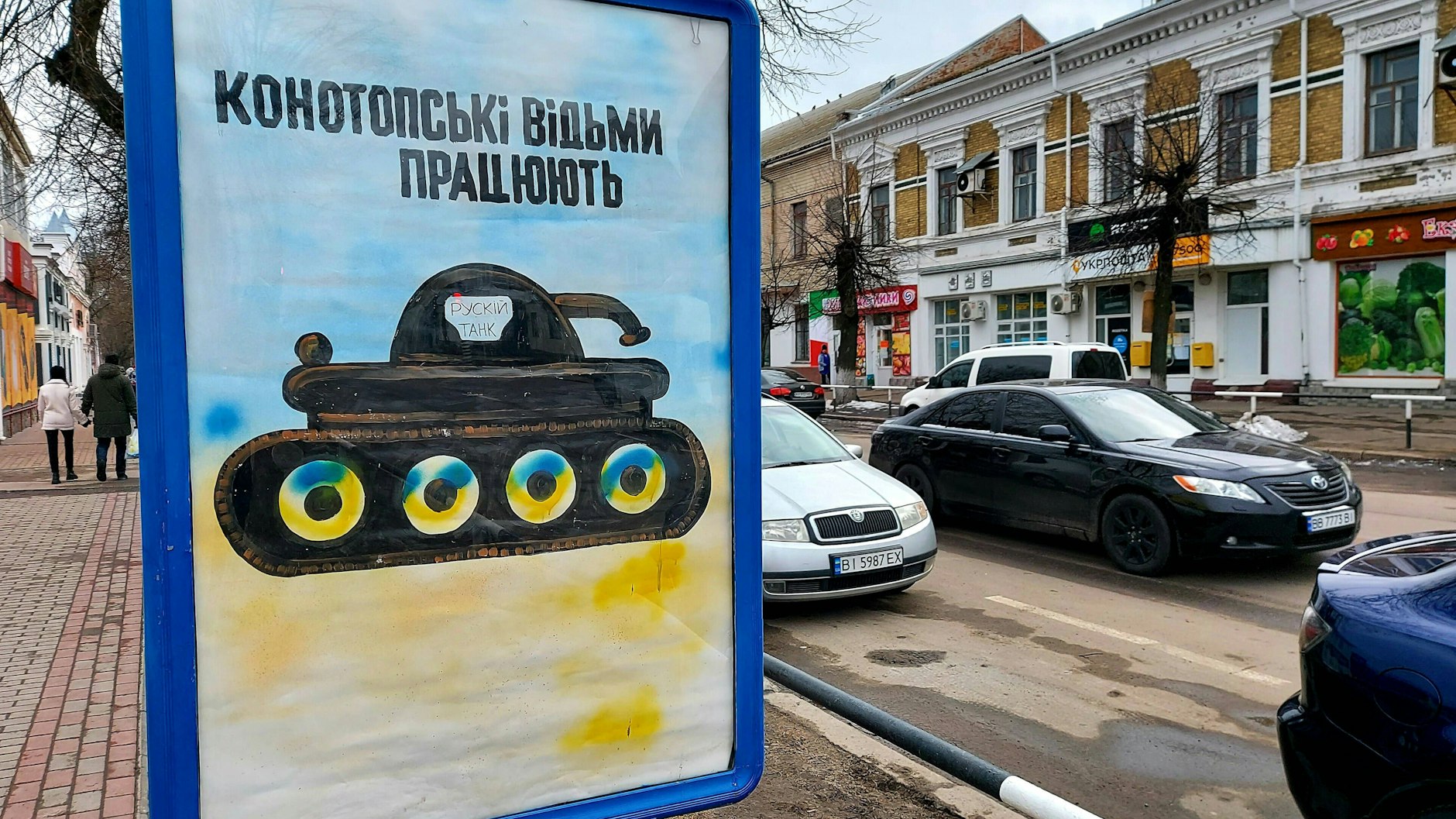 Auf einem Poster in der Ukraine steht: „Die Hexen von Konotop sind am Werk.“ Mittlerweile ist die Legende in der ganzen Ukraine verbreitet.
