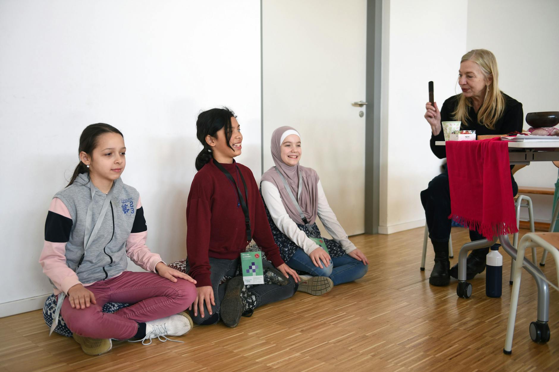 Sabine, Eleni und Şeyma sind neugierig auf die Weltreligionen.