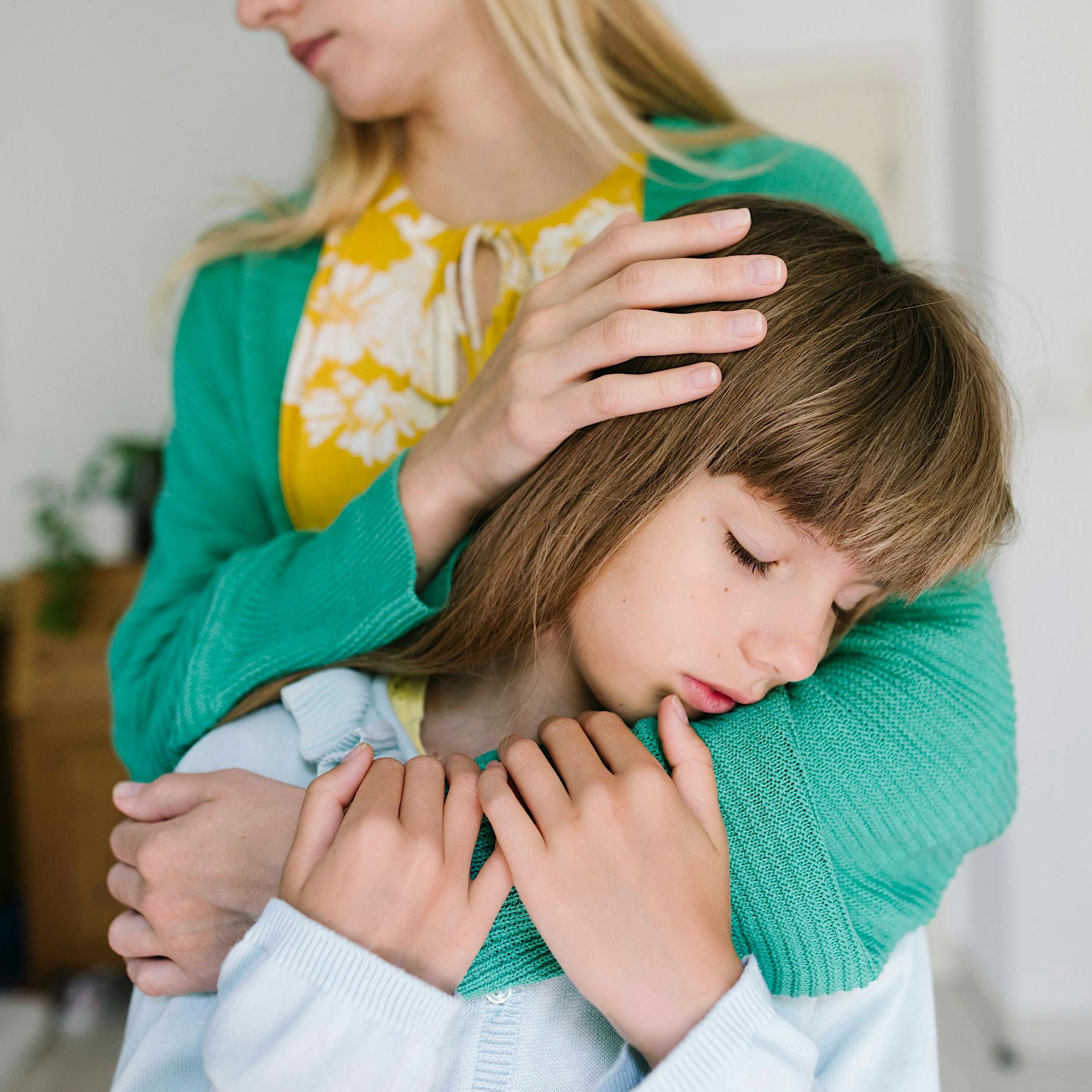 Misshandlung in der Kindheit: Mütter „vererben“ eigene Traumata an ihre Kinder