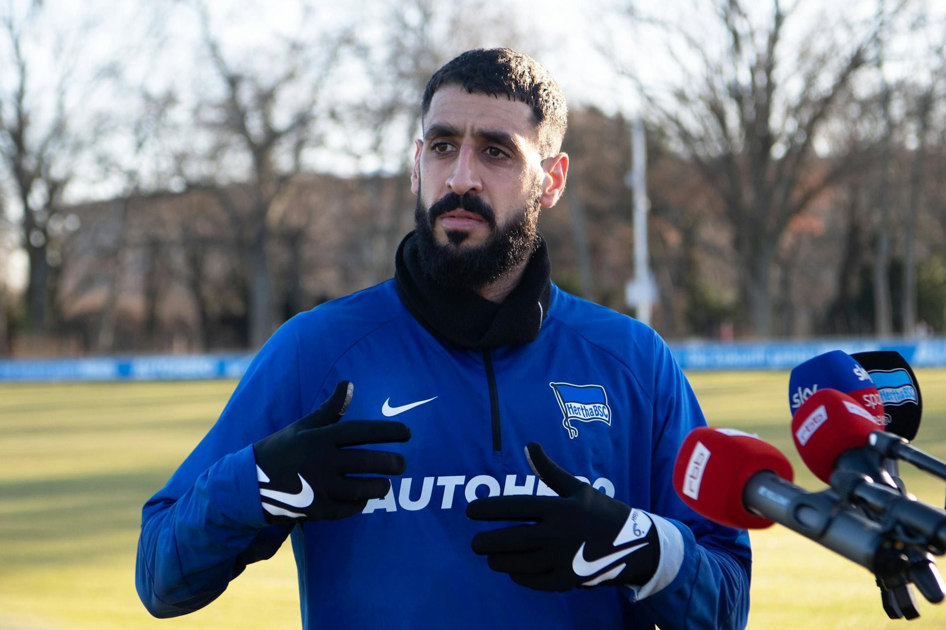 Tolga Cigerci (30) stellte sich nach dem Training am Mittwochnachmittag den Fragen der Berliner Journalisten.