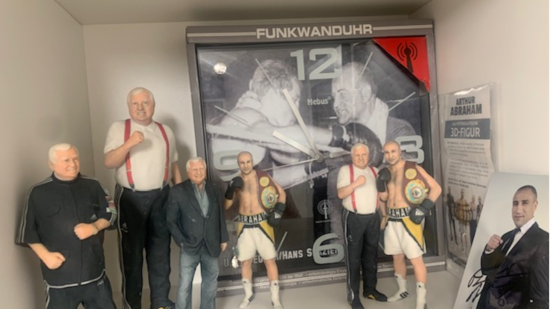 Ulli Wegner als Miniatur-Puppe allein und mit Arthur Abraham.