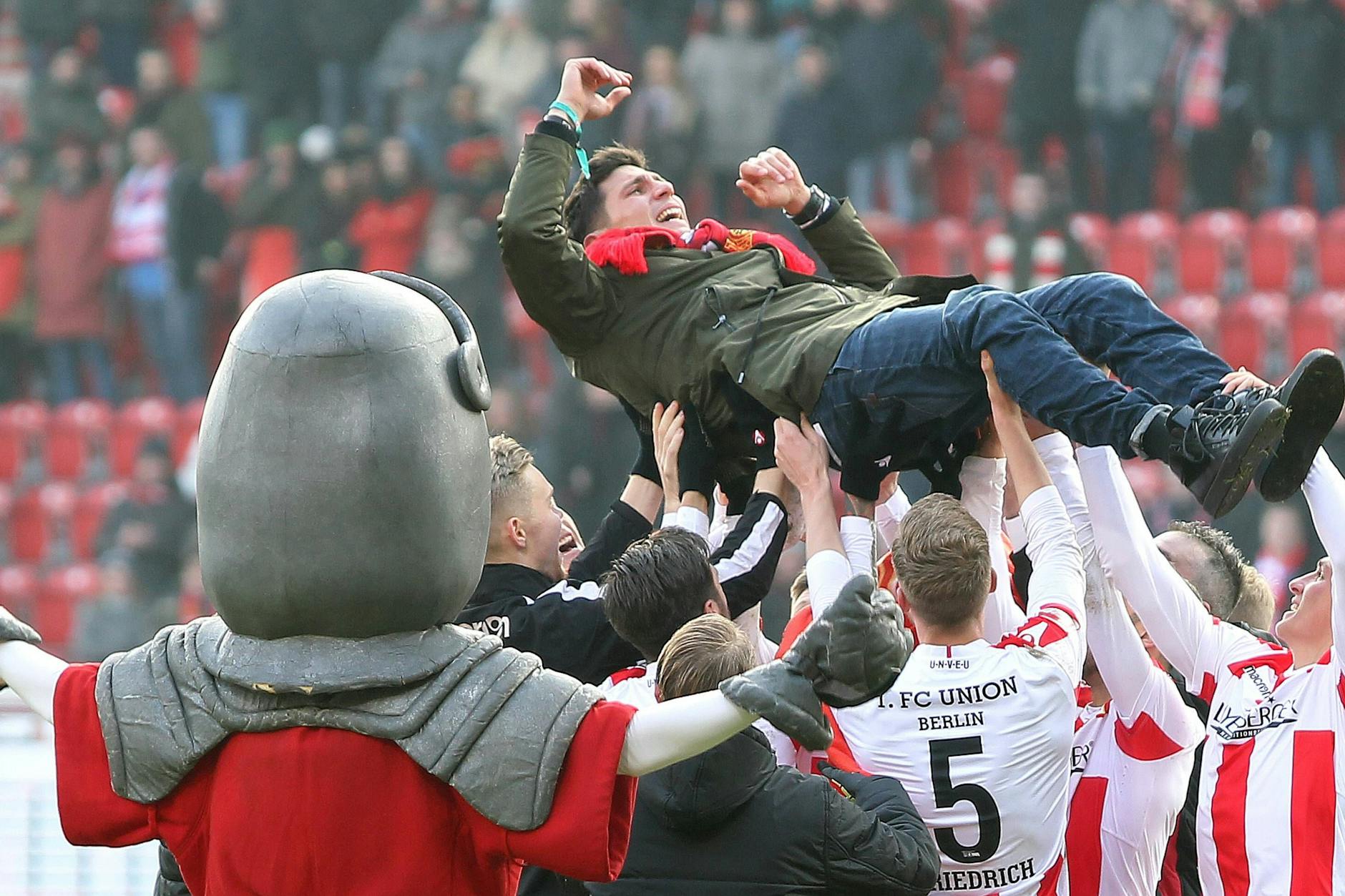 Bei seinem Abschied in Berlin vor fünf Jahren wurde Damir Kreilach von den Fans und seinen Mitspielern überschwänglich gefeiert.