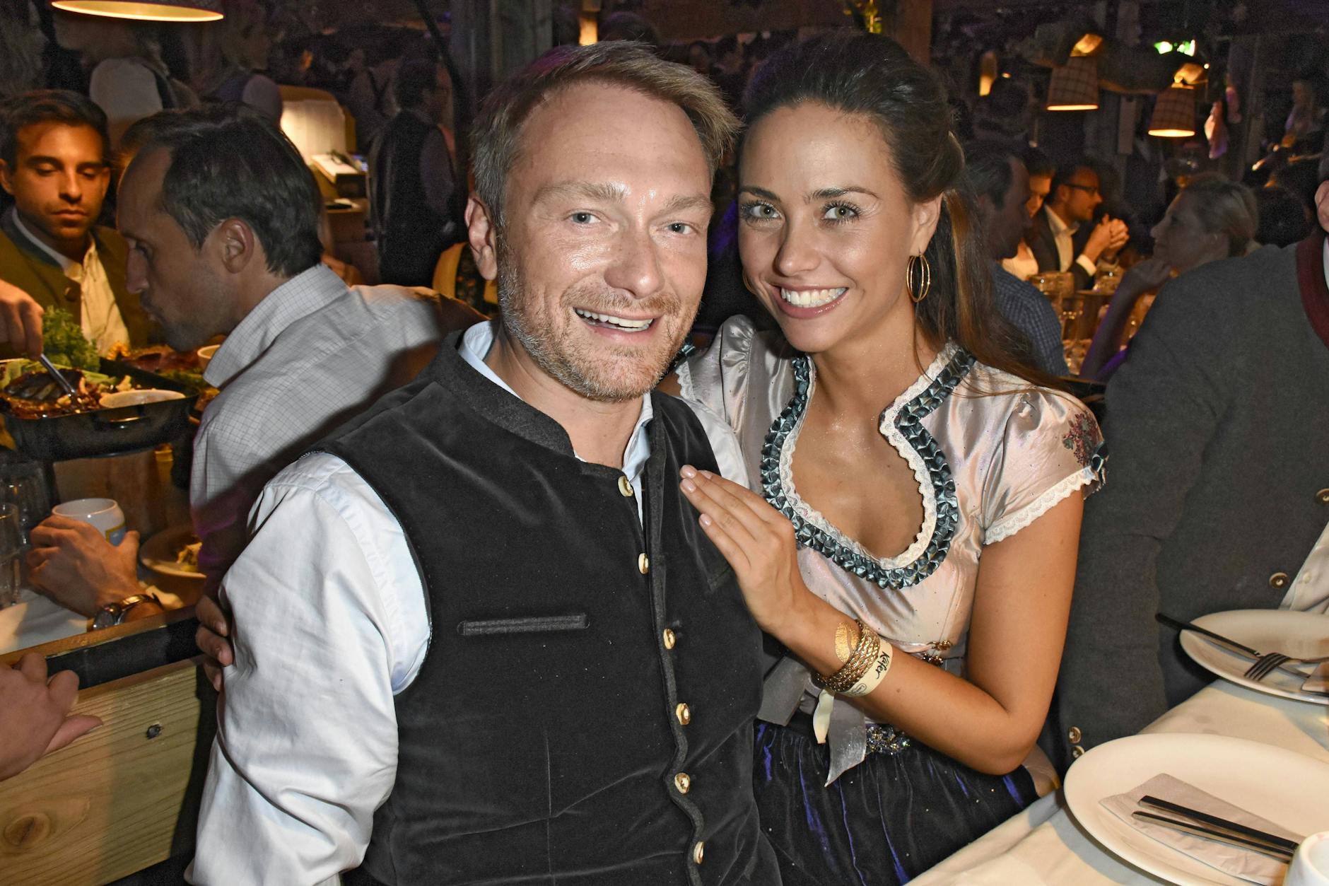 Szenen einer Ehe: Lindner und Lehfeldt 2018 mal ausnahmsweise nicht auf Sylt, sondern auf den Wiesn.