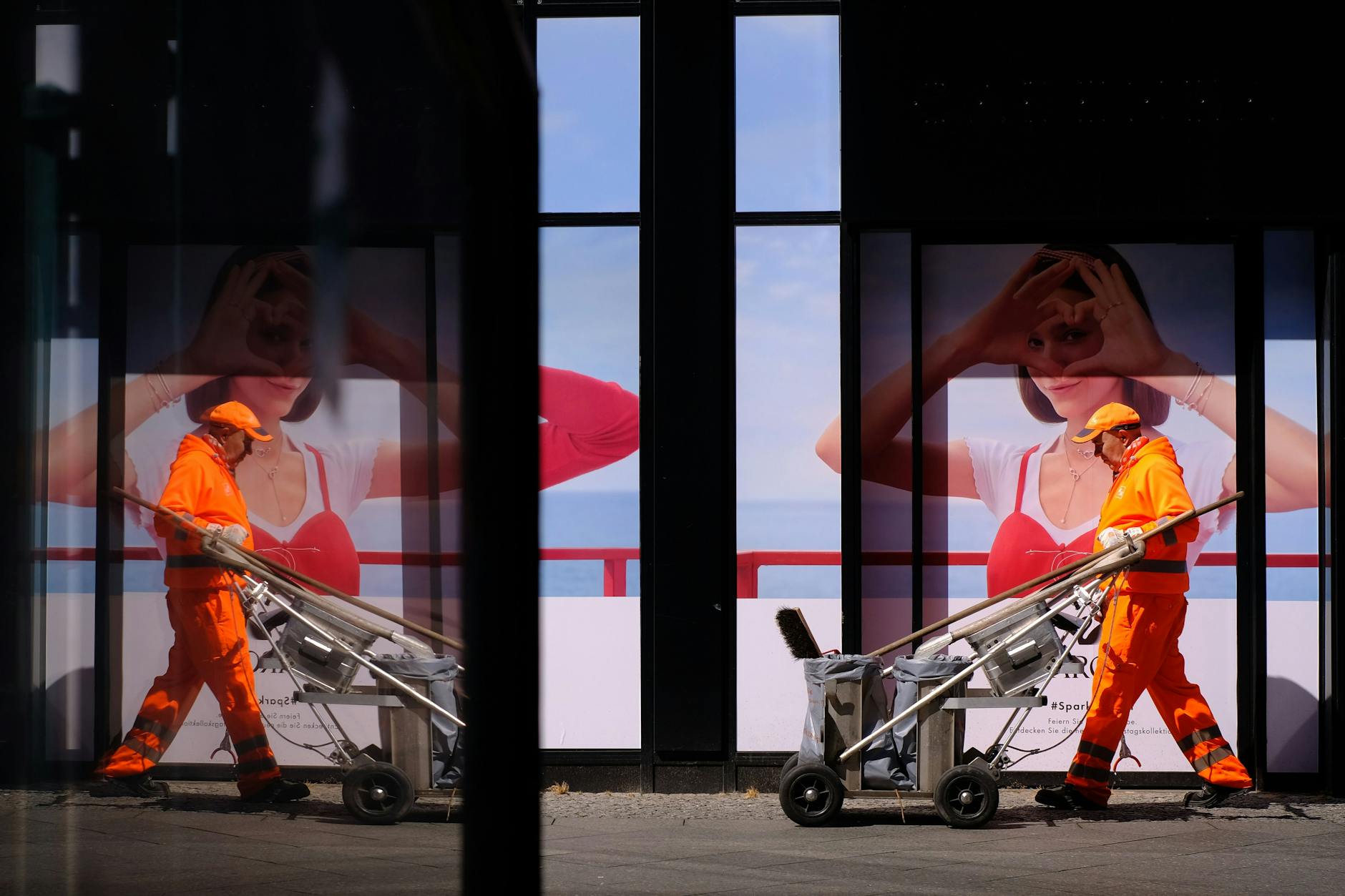 Ein Stadtreiniger unterwegs in Berlin