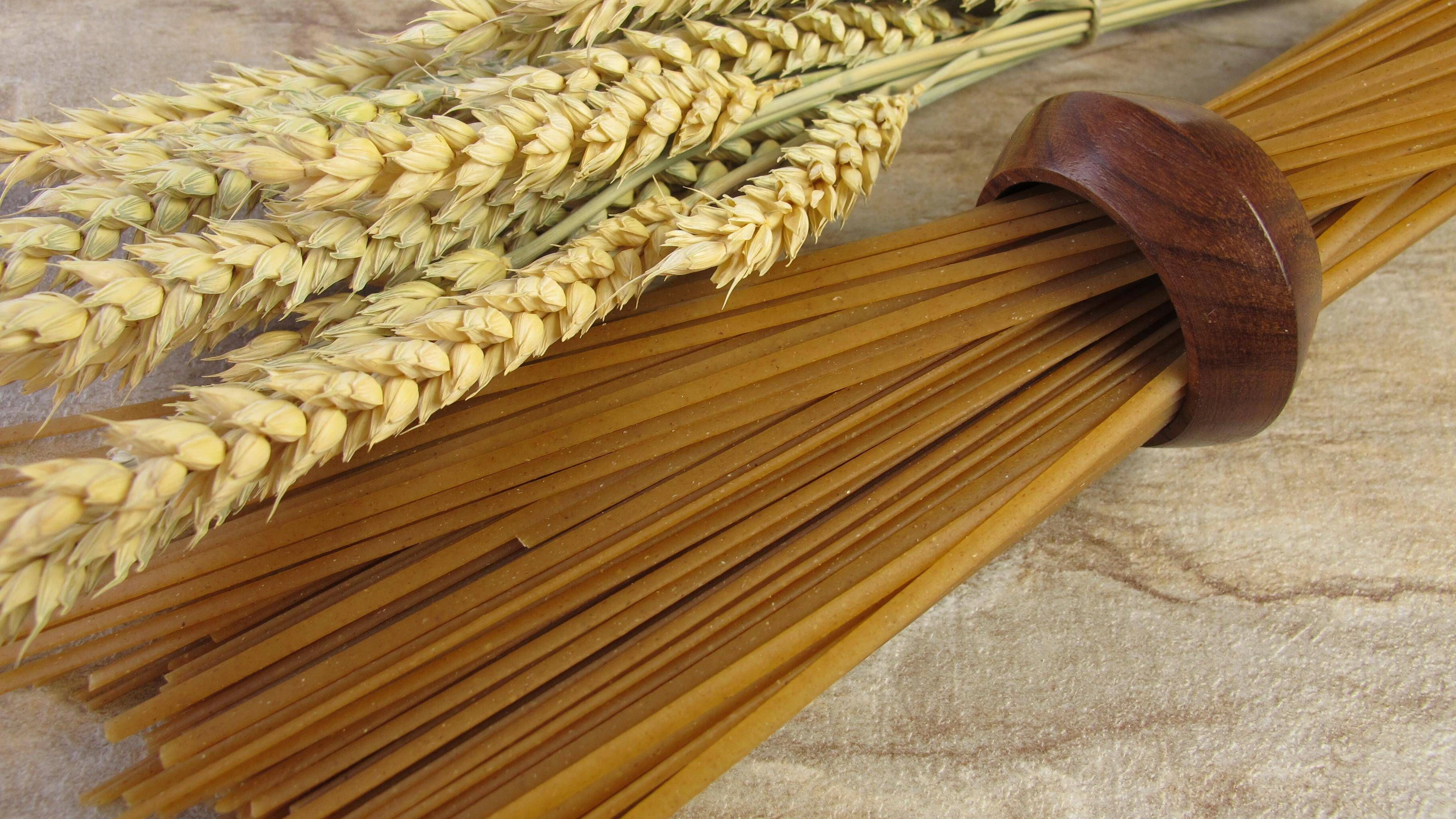 Vollkorn-Spaghetti sind die gesunde Alternative zur Weizen-Variante. Sie sind perfekt geeignet für das Rezept „Spaghetti mit Feta und Tomaten aus dem Ofen“.