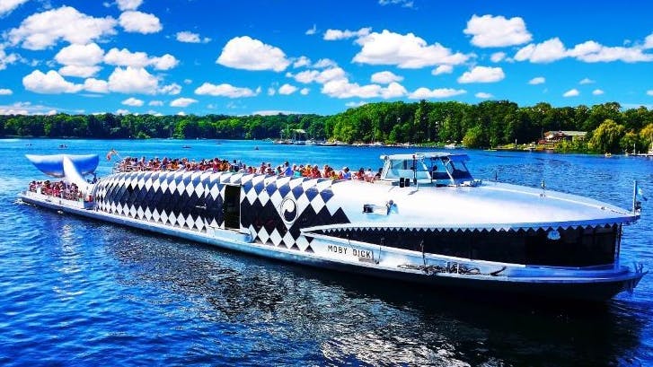 Eine Schiffstour an heißen Sommertagen mit einem kühlen Getränk ... . Berlin, Du bist so wunderbar!