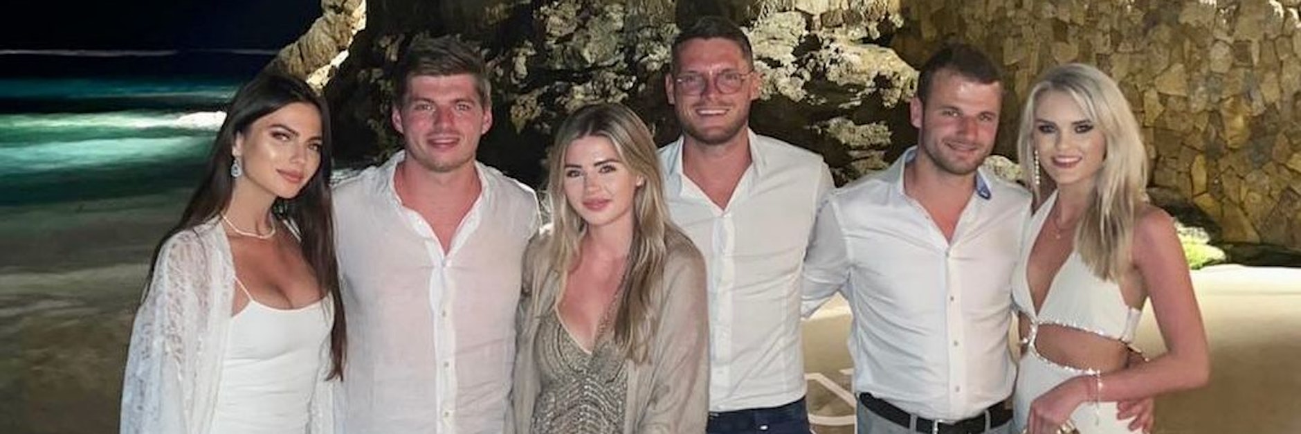 Formel-1-Weltmeister Max Verstappen (2.v.l.) ließ es sich im Winter zusammen mit Freundin Kelly Piquet (l.) und Freunden gut gehen, nahm zehn Kilo zu.