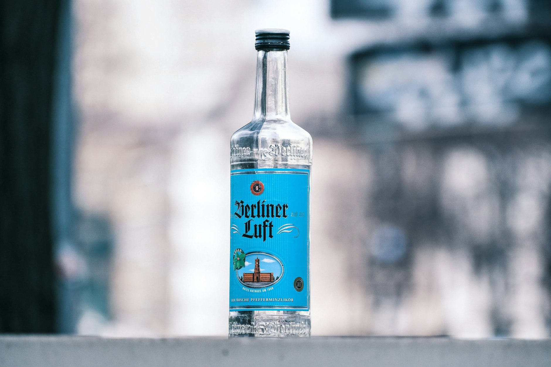 Schmeckt scheußlich für die einen, für die anderen ist es ein Lebensgefühl: der Likör Berliner Luft