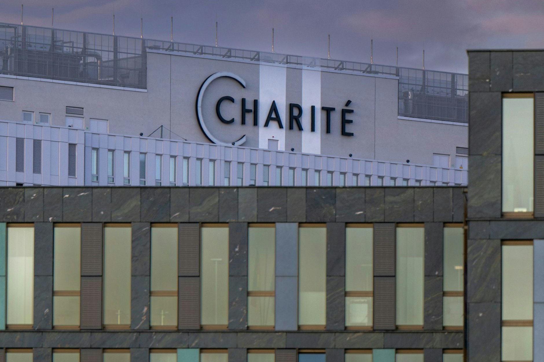 Blick auf das Bettenhaus der Charite auf dem Campus Berlin-Mitte.&nbsp;