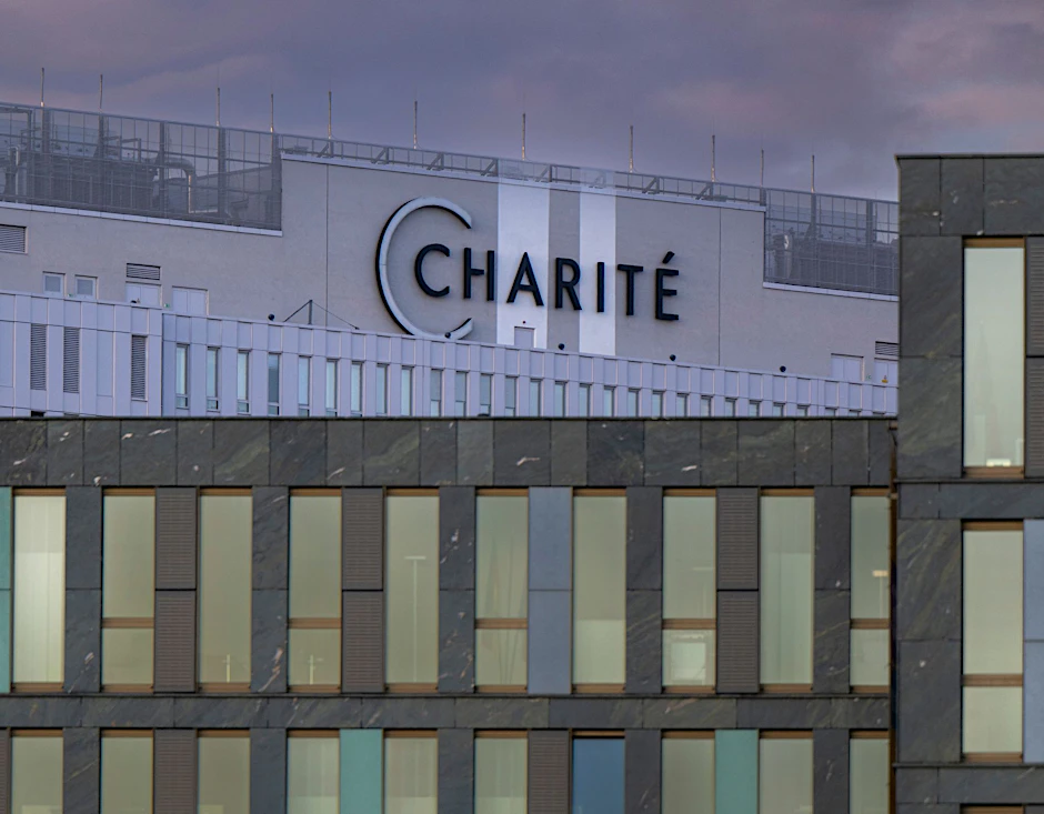 Blick auf das Bettenhaus der Charite auf dem Campus Berlin-Mitte.&nbsp;