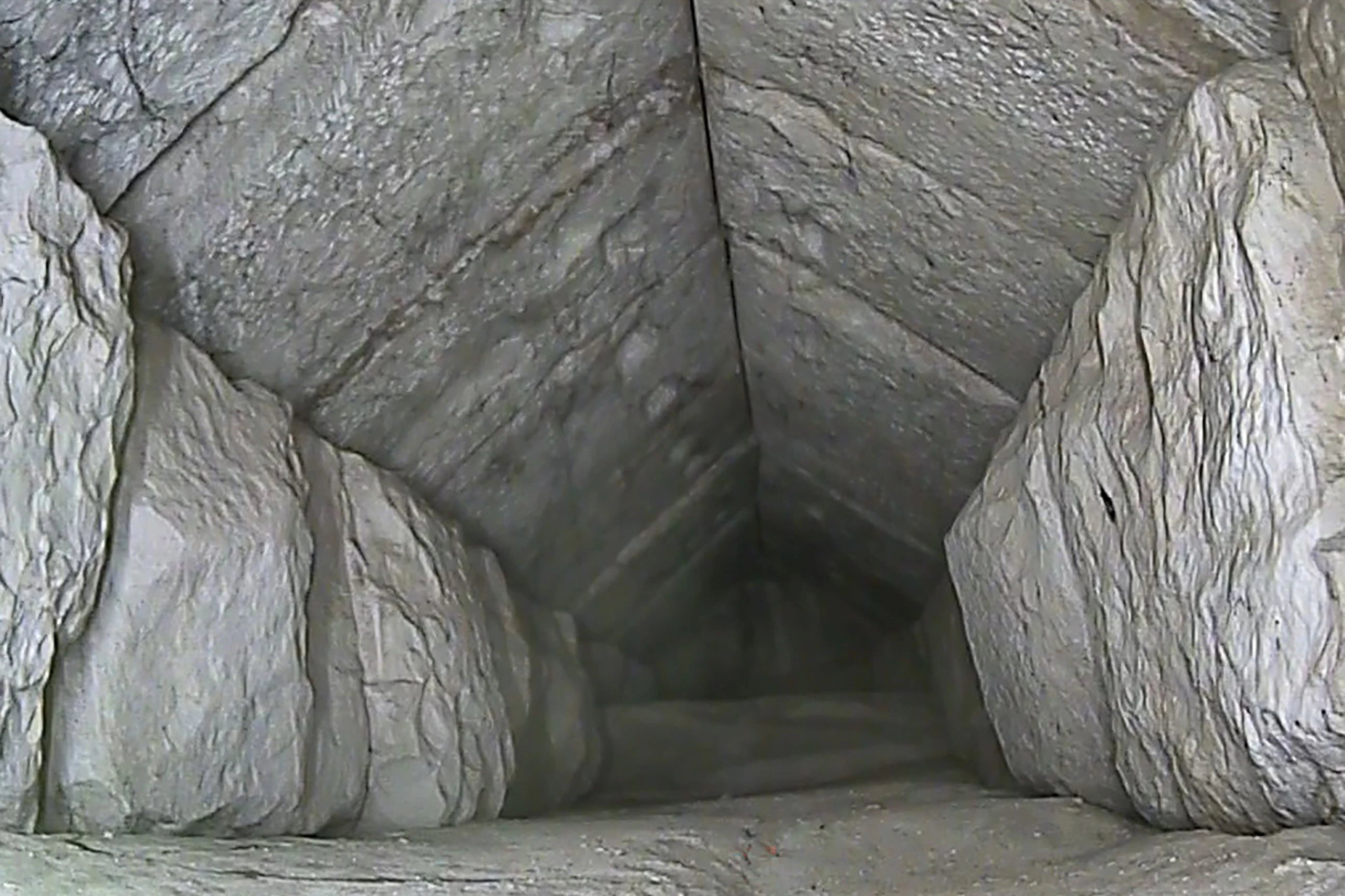 Bislang war die neue Kammer in der Cheops-Pyramide von Gizeh nur eine auf Messdaten beruhende Vermutung, nun lässt sich ihre Existenz aber bestätigen.  
