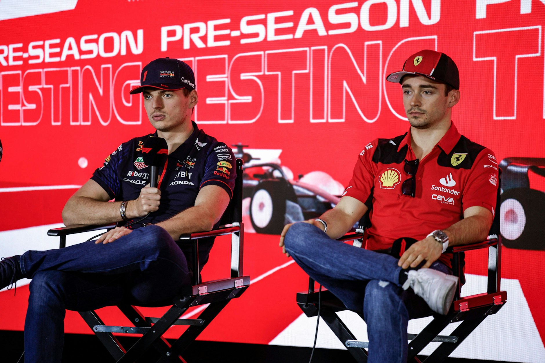 Wieder rank und schlank: Max Verstappen und Charles Leclerc vor dem Formel-1-Saisonstart 2023 in Bahrain.&nbsp;