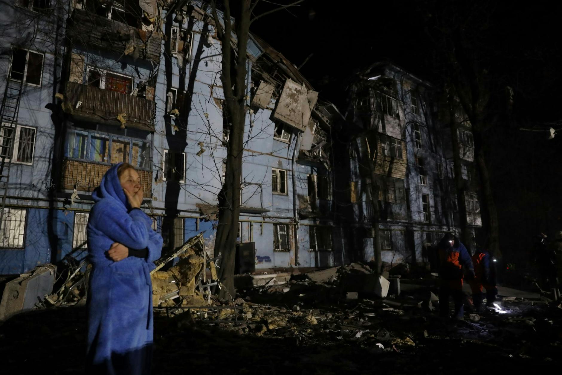 In Saporischschja soll in der Nacht ein fünfstöckiges Wohnhaus von einer russischen&nbsp;Rakete getroffen worden sein.&nbsp;
