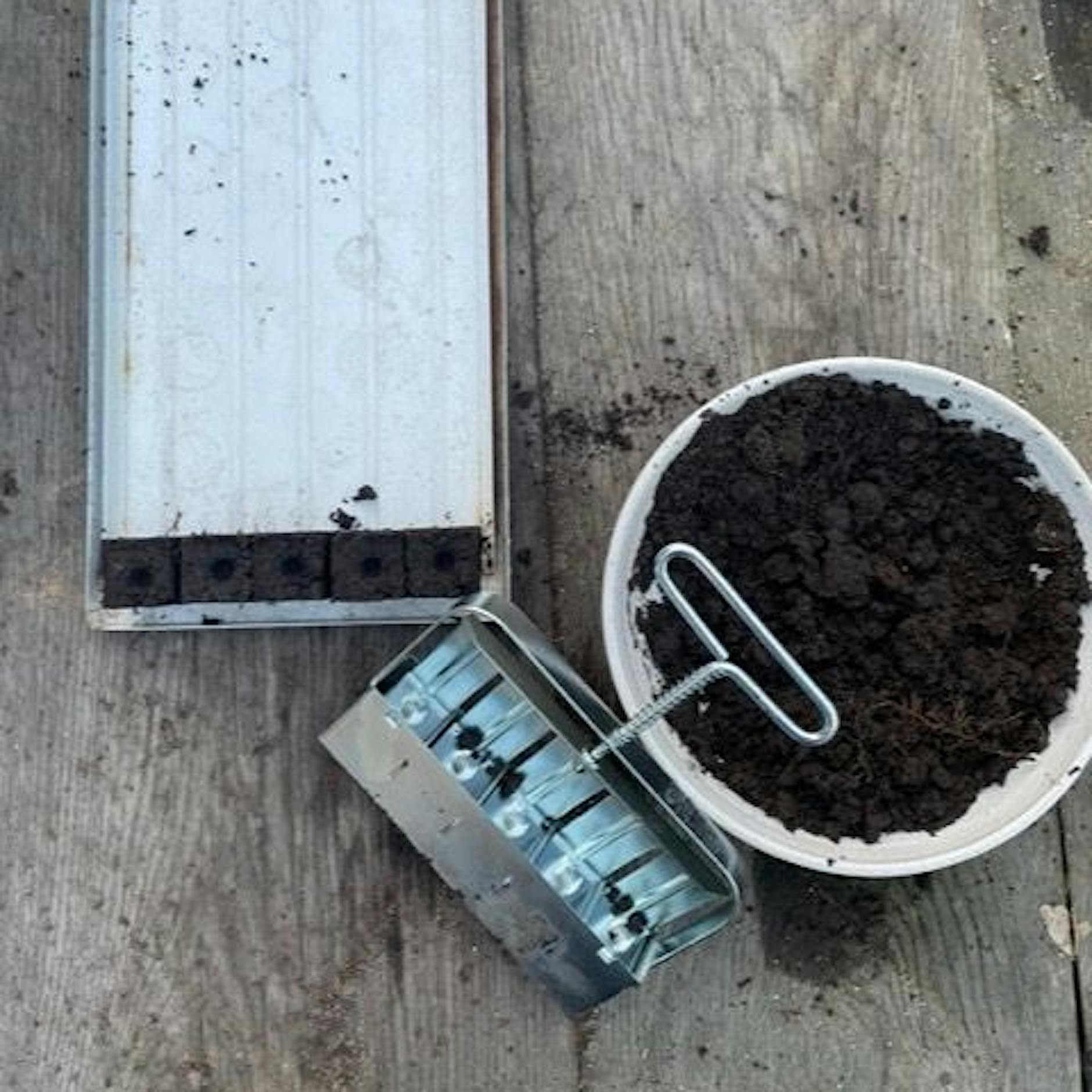 Wissen Sie, was eine Erdballenpresse ist? Wir stellen das hippe Gartengerät vor