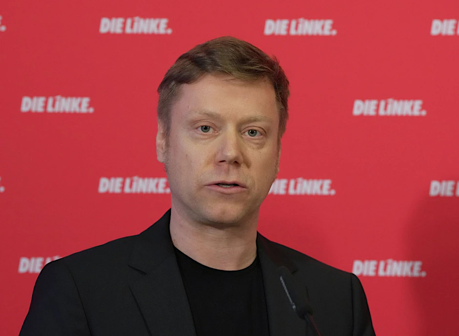 ARCHIV - Martin Schirdewan, Co-Bundesvorsitzender der Partei Die Linke, spricht während einer Pressekonferenz.  