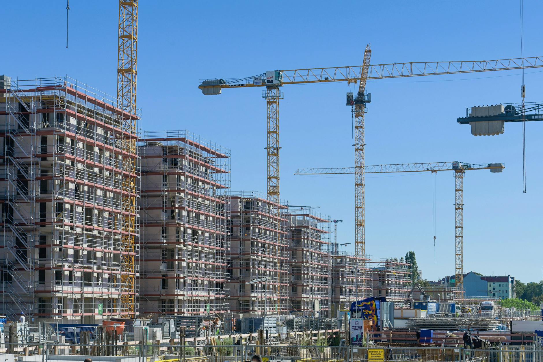 Die landeseigenen Wohnungsbaugesellschaften sind mit ihren rund 360.000 Wohnungen der größte Vermieter in Berlin. 