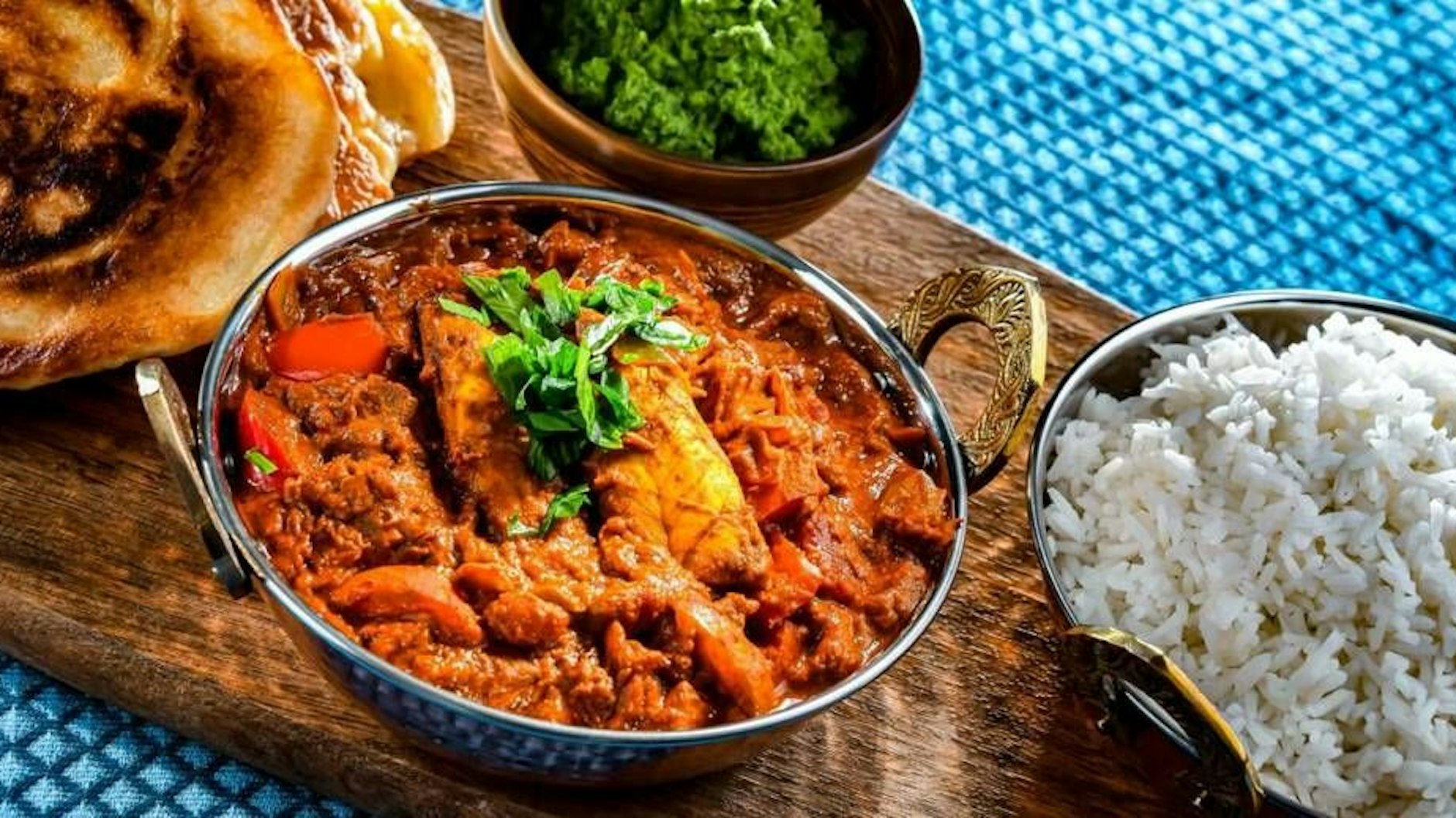 Indisches Butter-Chicken aus dem Ofen ist so zart und lecker – probieren Sie das Rezept gleich mal aus.