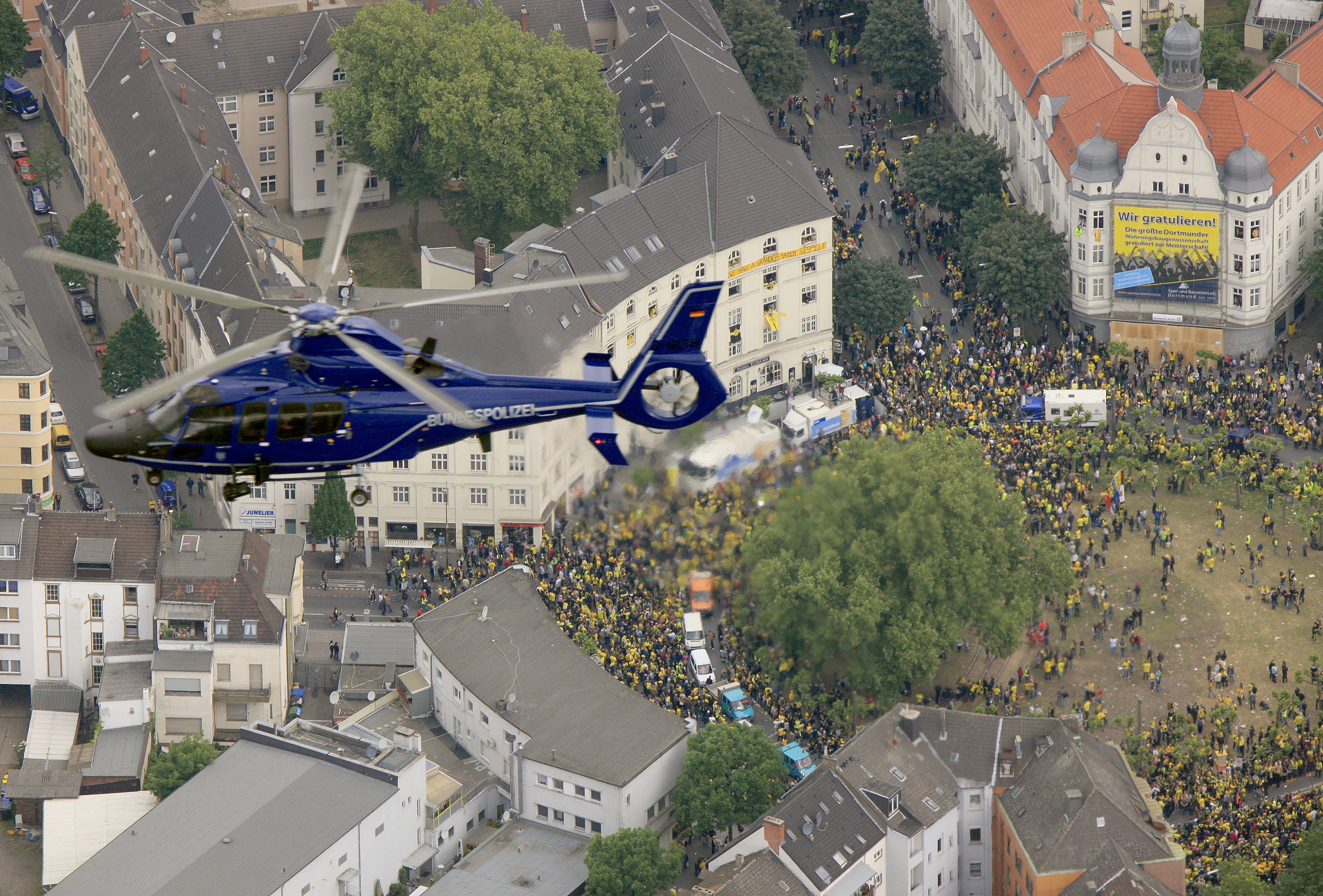 81.365 Fans droht Warnstreik-Horror: Hilft BVB und RB Leipzig der Hubschrauber?