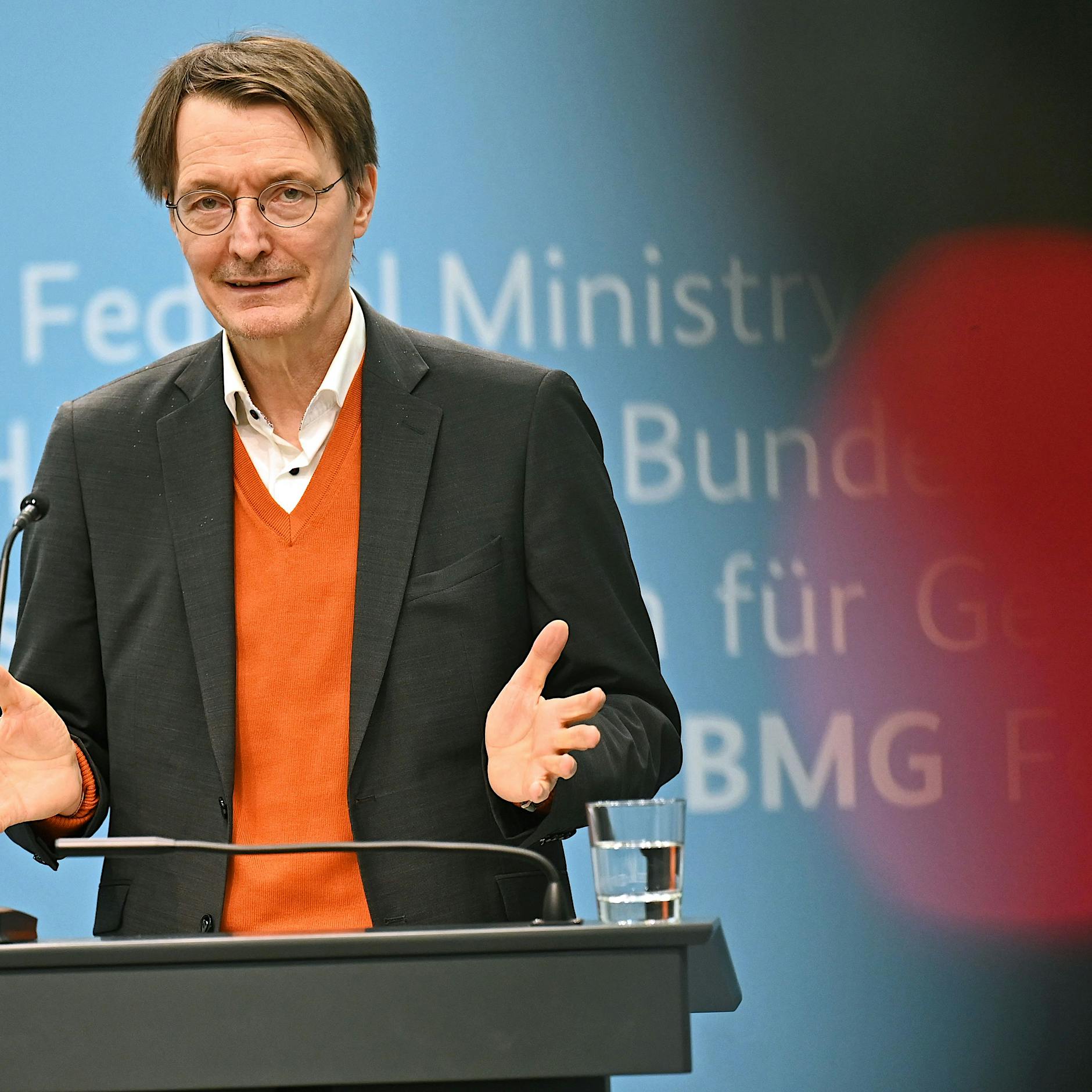 Lauterbach: Elektronische Patientenakte ab Ende 2024 „für alle verbindlich“