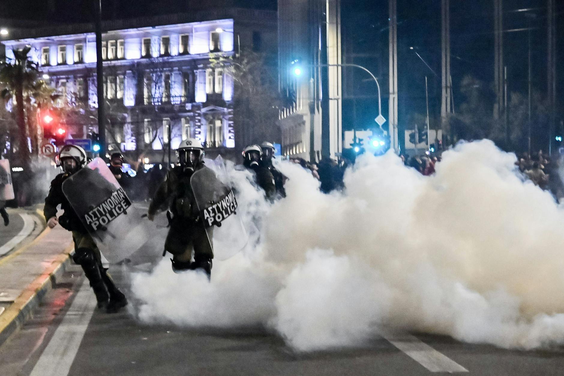 In Athen gab es Ausschreitungen nach Protesten gegen Versäumnisse bei der Modernisierung des Schienennetzes.