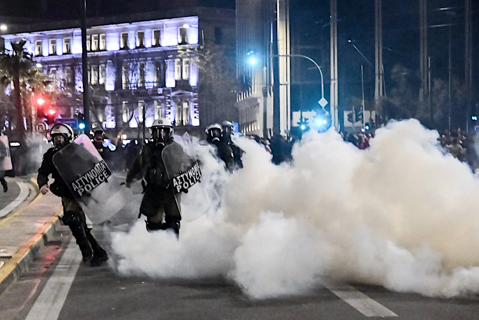 In Athen gab es Ausschreitungen nach Protesten gegen Versäumnisse bei der Modernisierung des Schienennetzes.