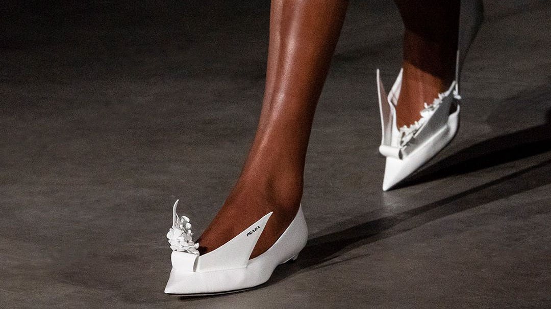 Das Prada-Modell nochmal in Weiß, weil es so schön ist.