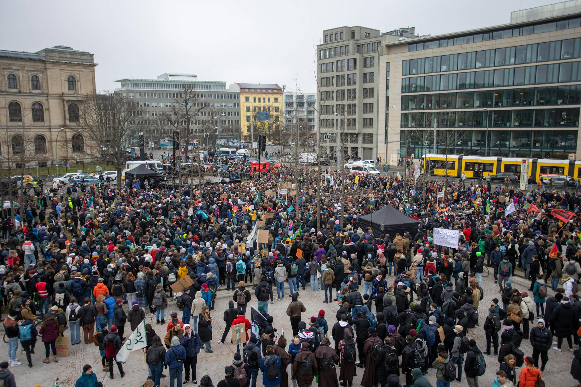 Fridays for Future Kundgebung im Invalidenpark in Berlin.