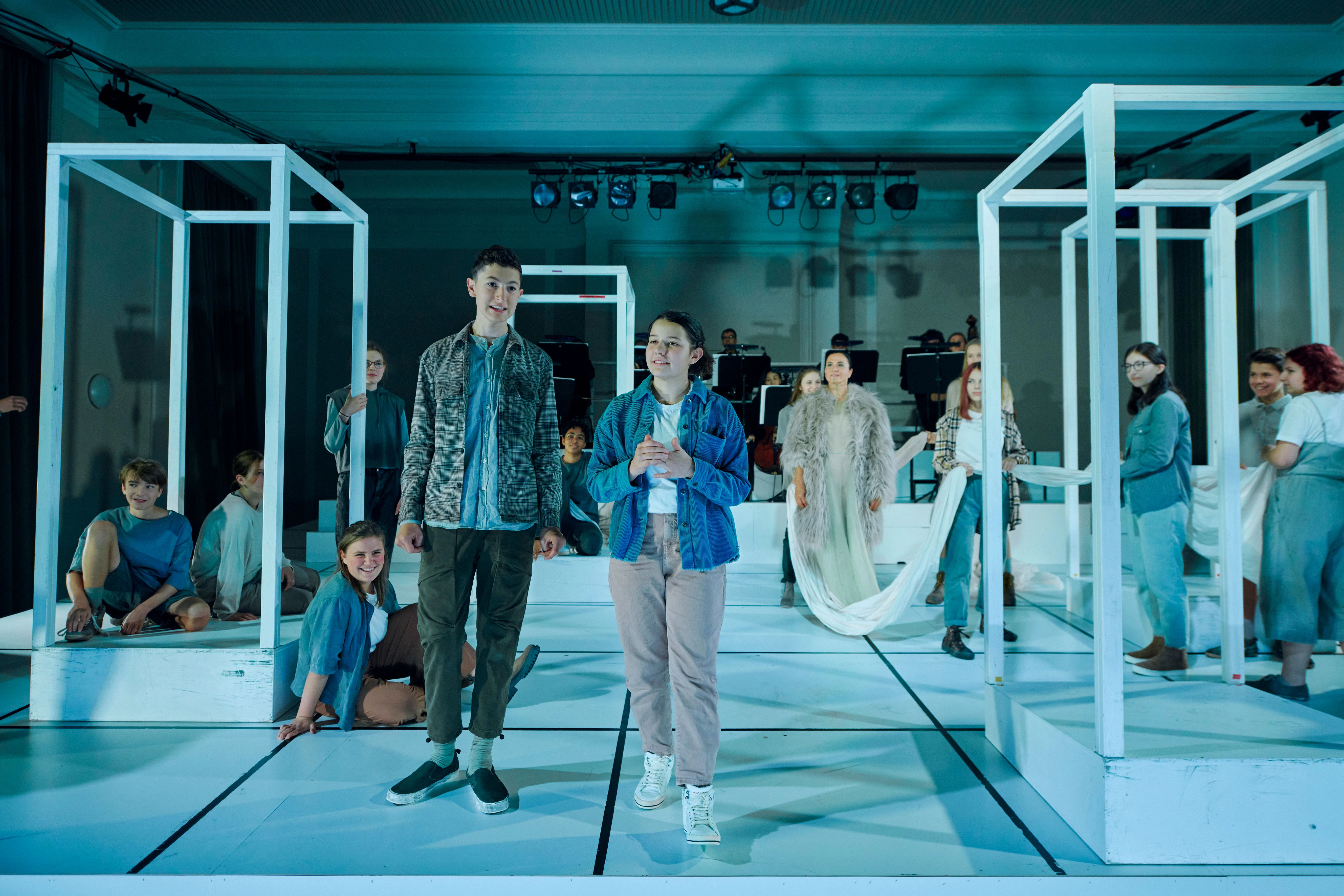 In „Sehnsucht.Lohengrin“ an der Staatsoper widmen sich Berliner Kinder Wagners großer romantischer Oper.