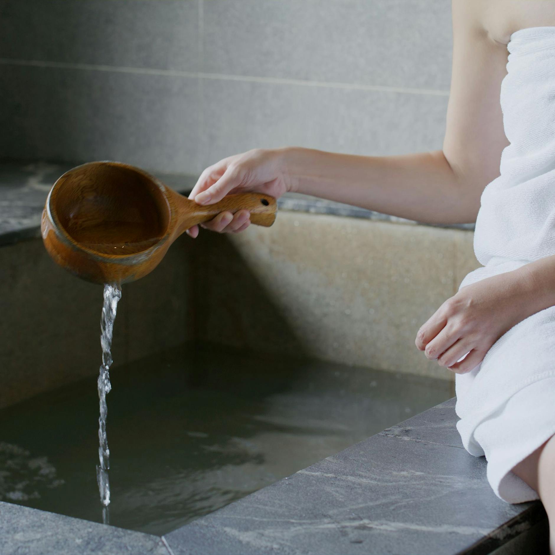 Voller tödlicher Bakterien: Ekel-Hotel wechselte Wasser im Spa nur zweimal jährlich!