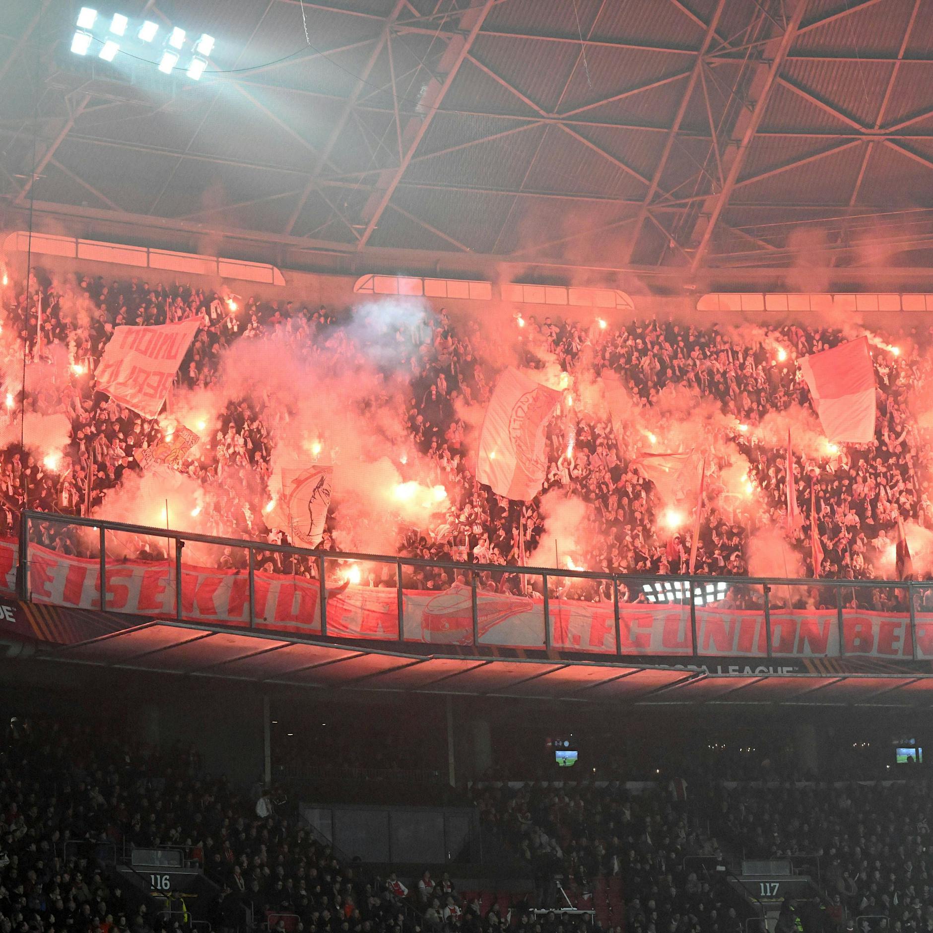 Hammer-Strafe für den 1. FC Union nach Pyro-Irrsinn bei Ajax Amsterdam – und es droht noch mehr Ärger!