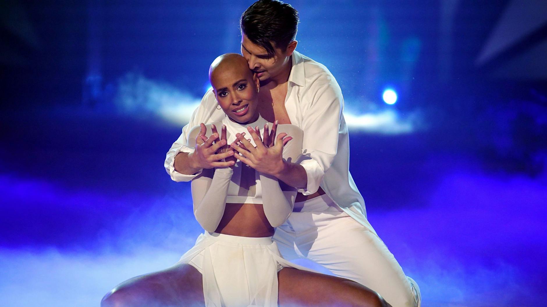 Für ihren Contemporary in „Let’s Dance“-Show 2 bekamen Sharon Battiste und Alexandru Ionel 25 Punkte.