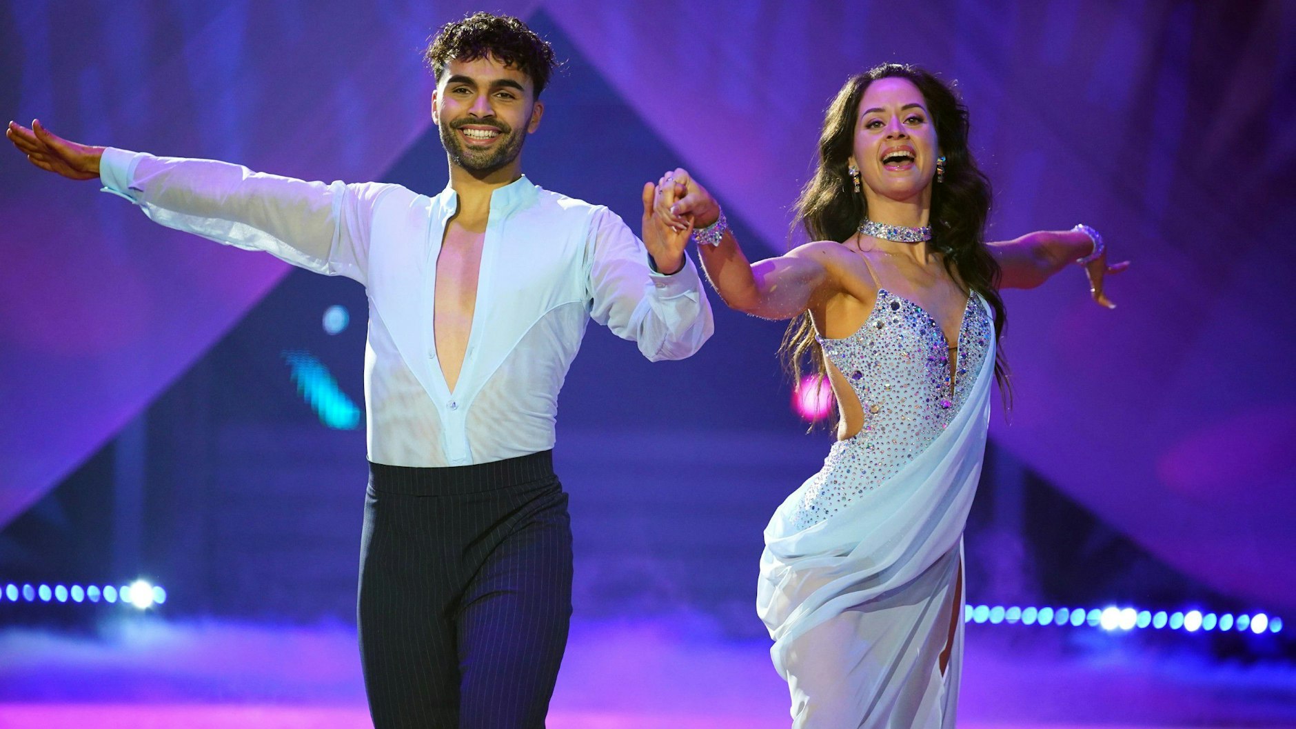 Für ihre Rumba in „Let’s Dance“-Show 2 bekamen Younes Zarou und Malika Dzumaev 16 Punkte.