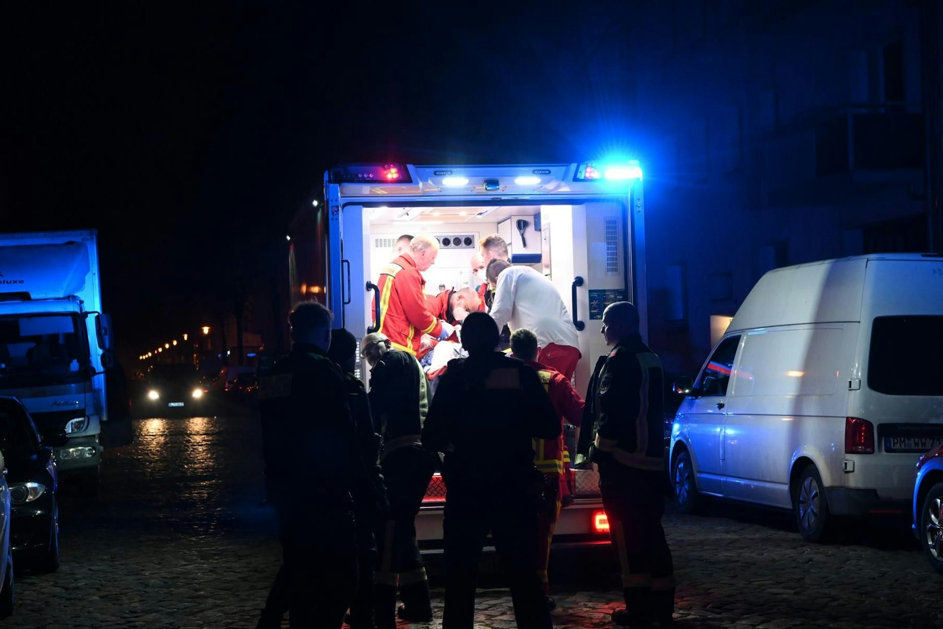 In Friedrichsfelde hat ein Mann seine Lebensgefährtin niedergestochen.