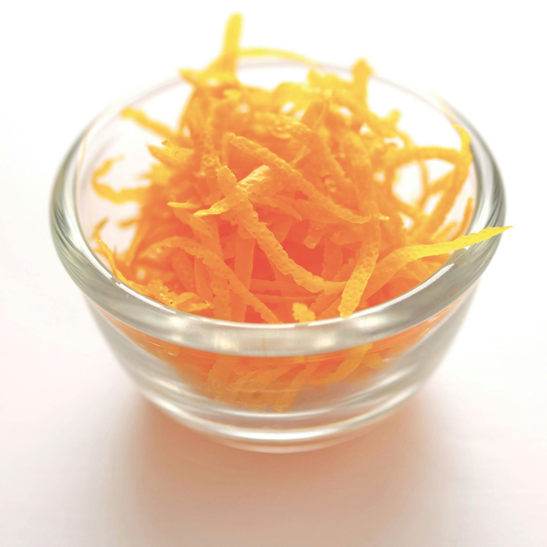 Orangenschalen lassen sich vielseitig verwenden.