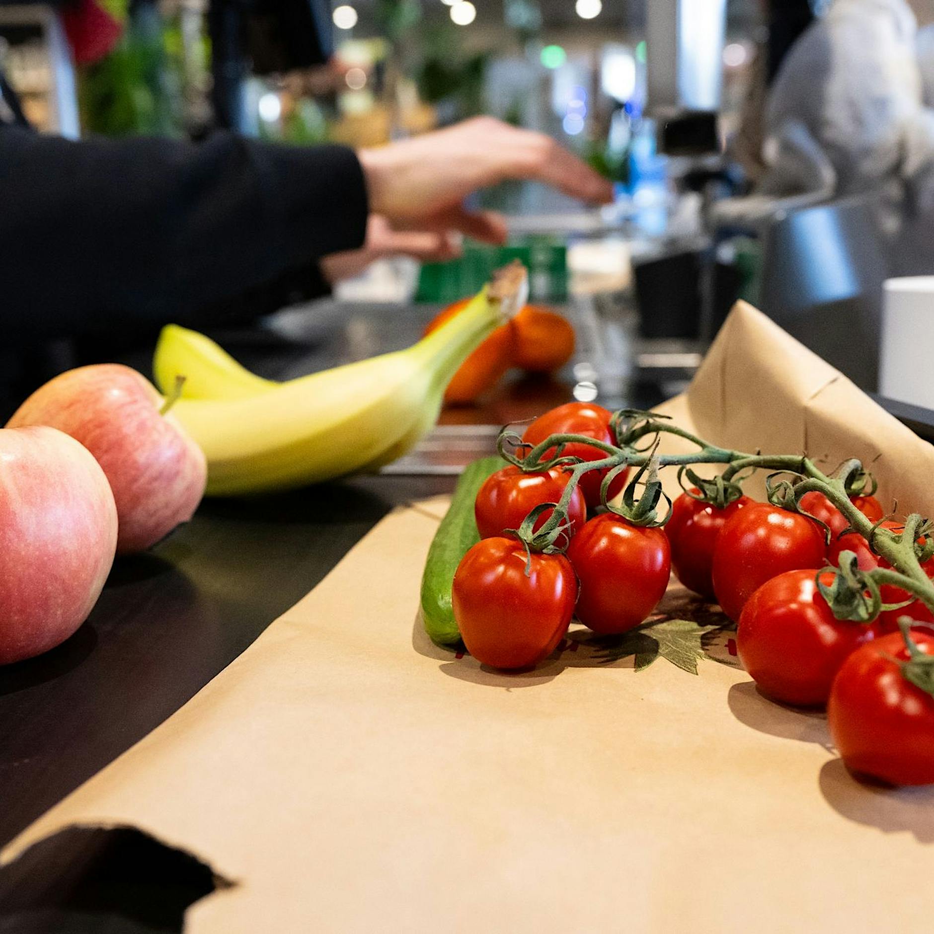 Inflation in Deutschland: Jeder Dritte muss an Ersparnisse ran