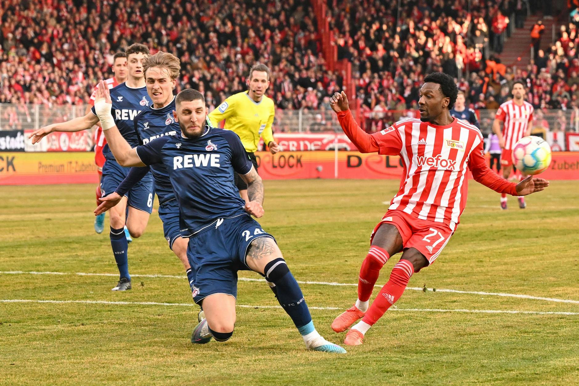 Sheraldo Becker (r.) wartet auch nach dem Spiel gegen den 1. FC Köln weiter auf sein erstes Tor für Union Berlin in diesem Jahr.