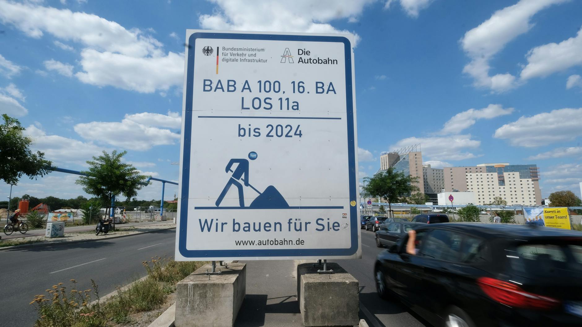 Über den Weiterbau der Autobahn 100 ist noch nicht entschieden. 