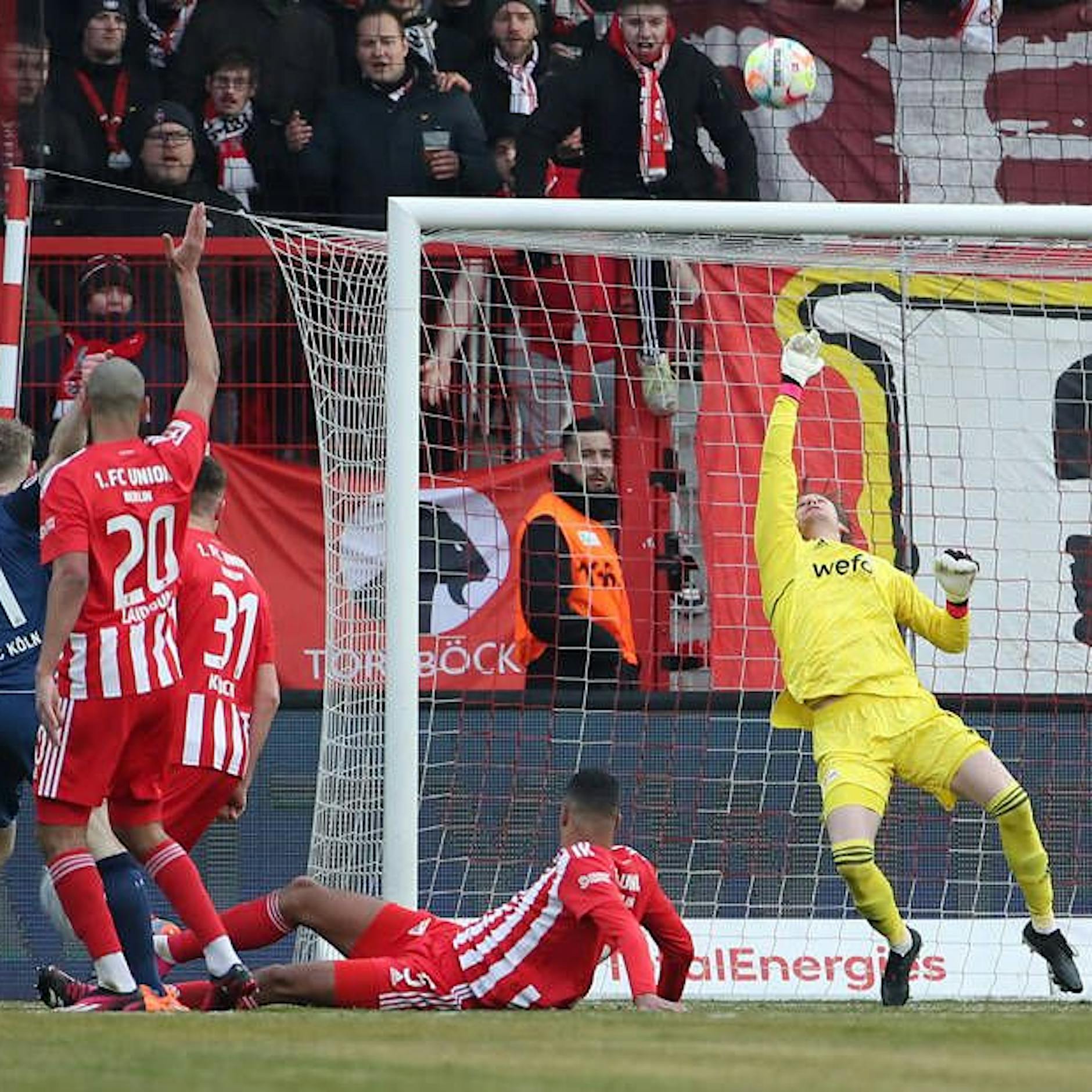 Vielsagend: Keeper Frederik Rönnow ist beim Remis gegen Köln bester Unioner